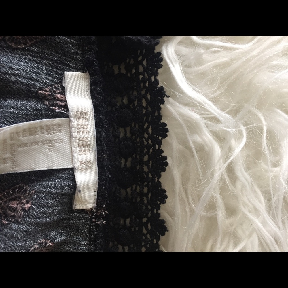 Romper (medium) - Picture 2 of 2